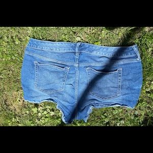 Torrid stretch denim size 16 jean short